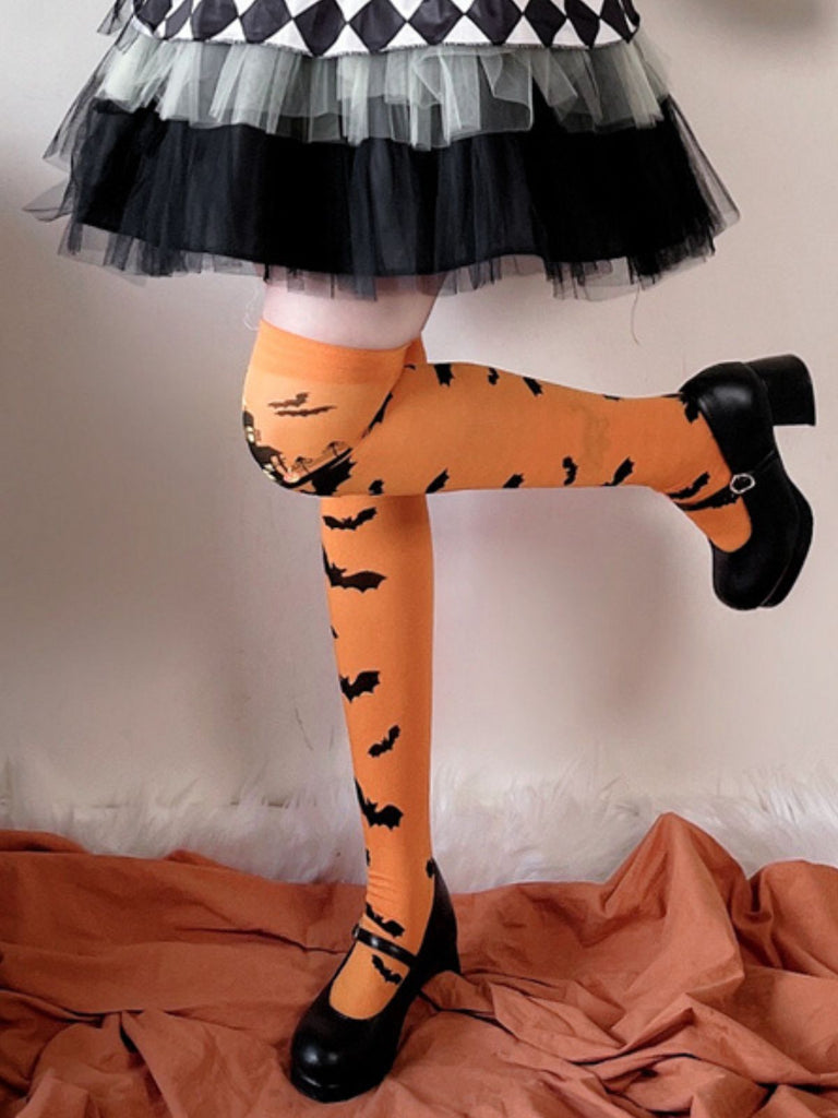 Bas orange chauve-souris d'Halloween au-dessus du genou
