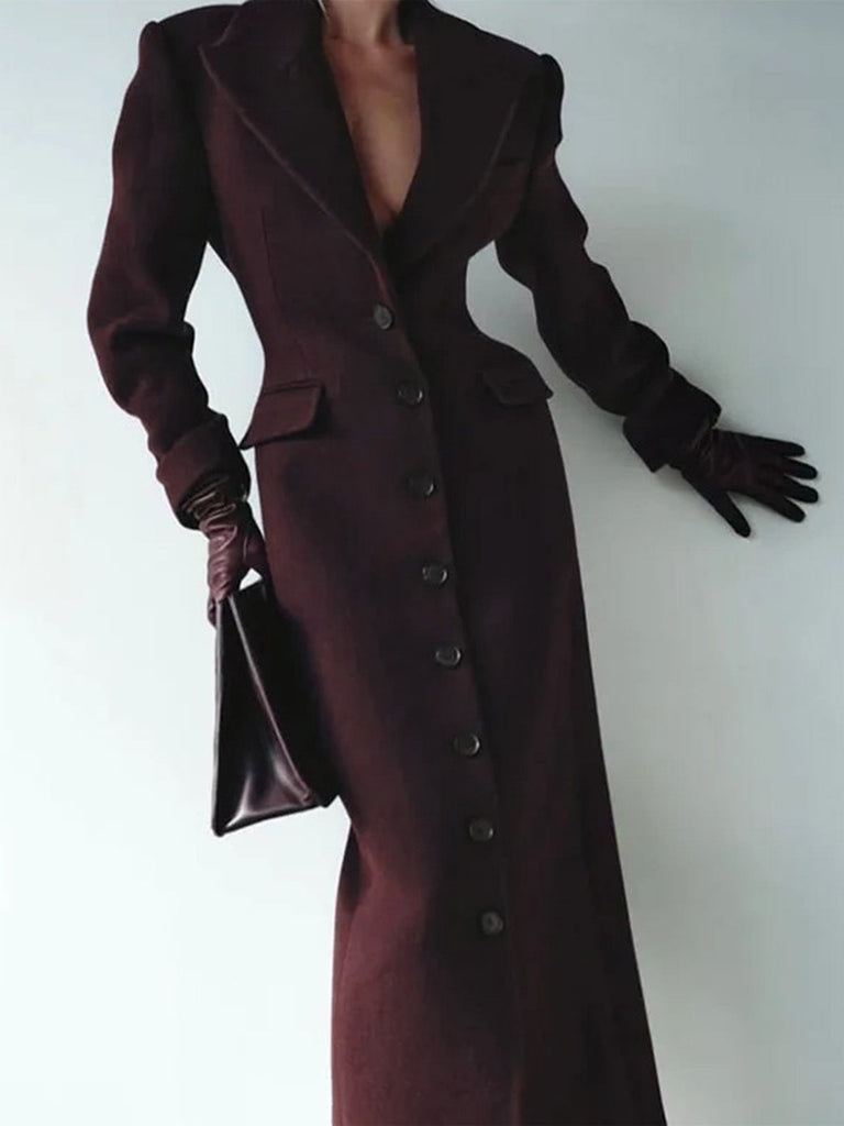Manteau longue rouge vin à boutons col revers unis des années 1930