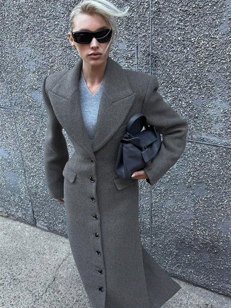 Manteau longue rouge vin à boutons col revers unis des années 1930