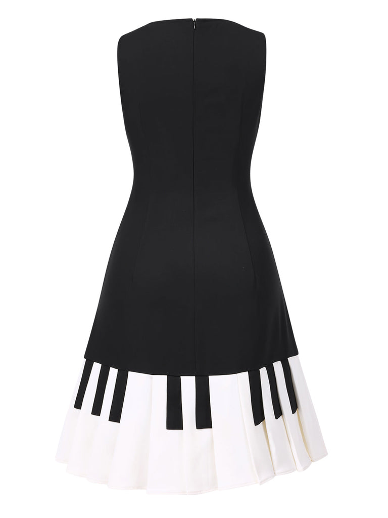 Robe noire patchwork à col bateau et touches de piano des années 1960