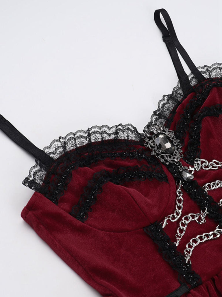 Robe de Noël bordeaux gothique en velours chaînes et strass années 1950