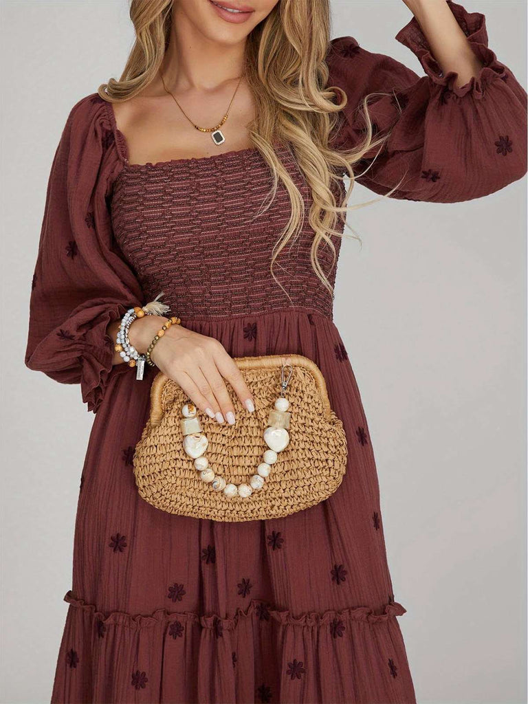 Robe manches lanterne brodées de fleurs des années 1940