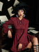 Robe rouge gothique à carreaux manches cloche à lacets des années 1960