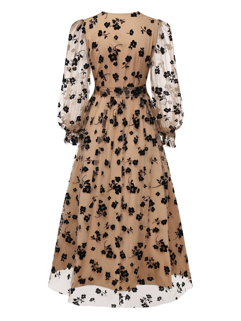 Robe beige à col en V en maille fleurie floquée années 1930