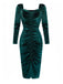 Robe moulante manches longues et froncées en velours vert des années 1960