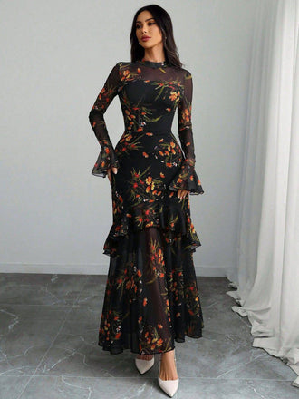 Robe longue noire fleurie à volants en maille années 1930