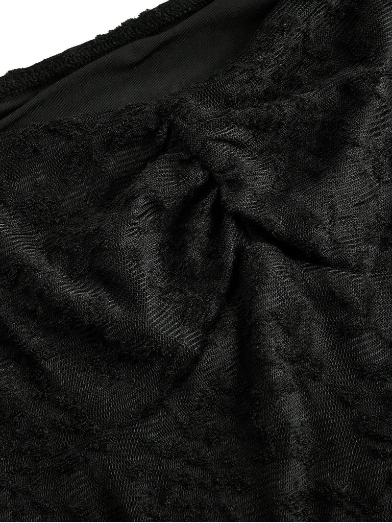 Robe noire en dentelle manches cloche et nœud dans le dos années 1960
