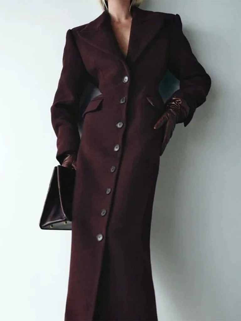 Manteau longue rouge vin à boutons col revers unis des années 1930