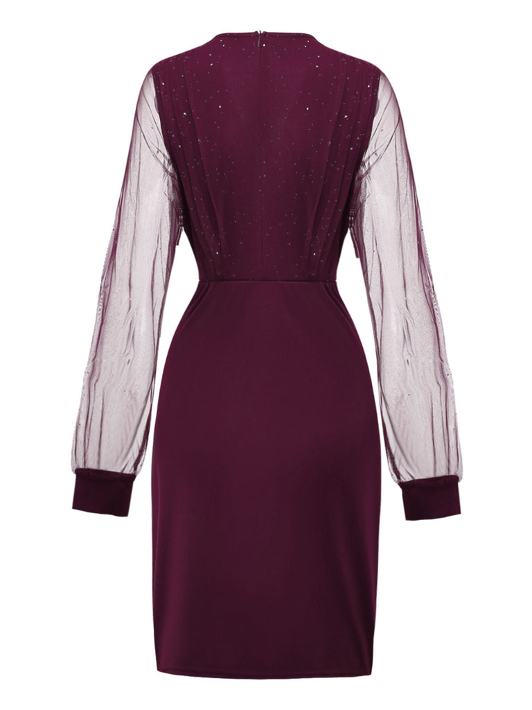 Robe moulante en résille paillettes unie et col en V années 1960