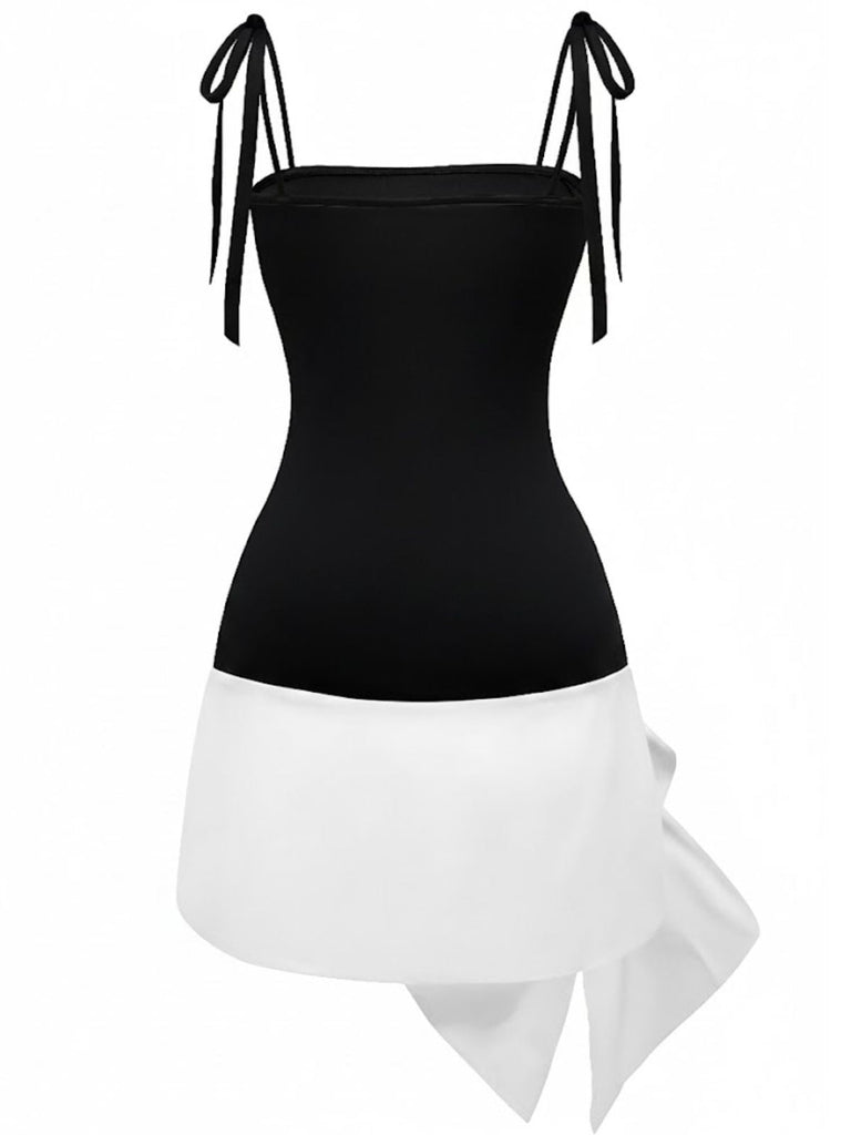 Robe noire à col carré et nœud papillon rouge années 60