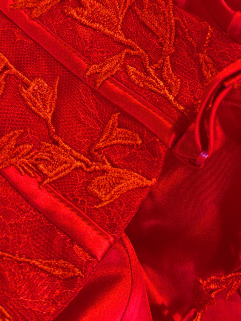 Robe longue rouge en tulle et dentelle à fines bretelles des années 1930