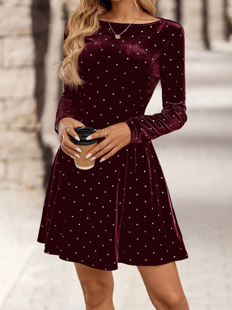 Robe de soirée cintrée en velours et strass années 1980