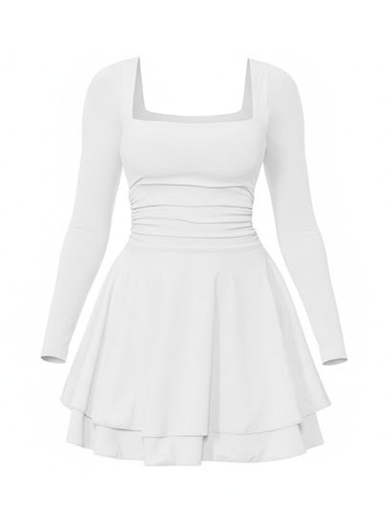 Robe coupe cintrée col carré et manches longues années 1980