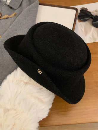 Chapeau à calotte plate en laine style Hepburn vintage