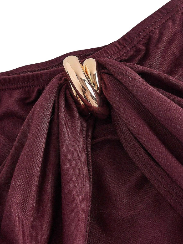 Robe plissée bordeaux épaules dénudées et manches longues années 1940
