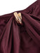 Robe plissée bordeaux épaules dénudées et manches longues années 1940