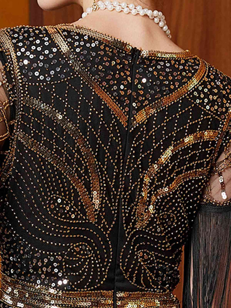 Robe longue à sequins dorés col en V et pompons années 1920