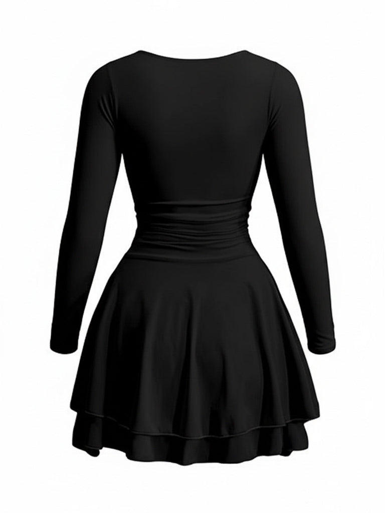 Robe coupe cintrée col carré et manches longues années 1980