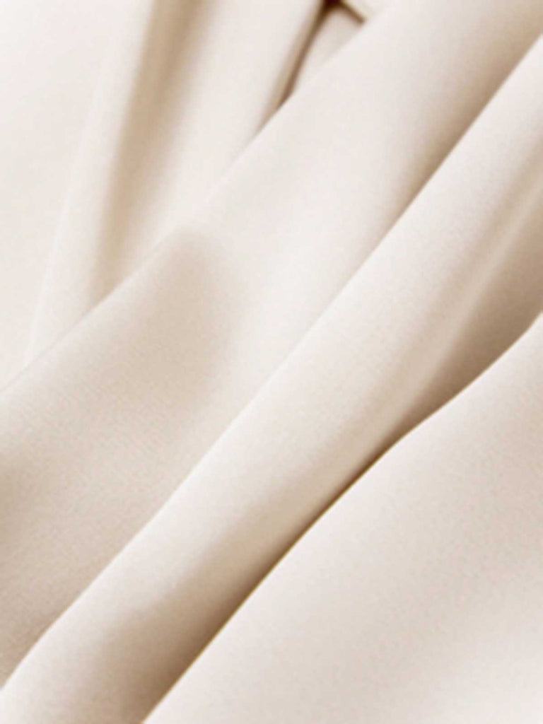 Jupe trapèze en satin beige avec nœud papillon des années 1970