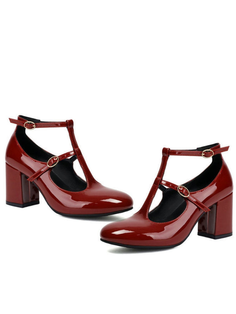 Escarpins à talons hauts vernis à bride en T