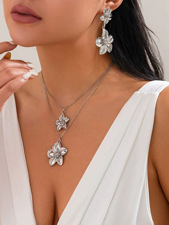 Ensemble collier et boucles d'oreilles à double clavicule florale