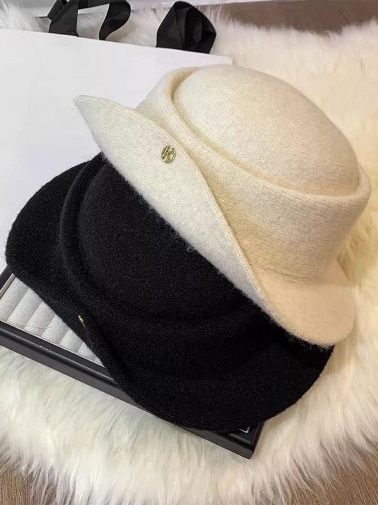 Chapeau à calotte plate en laine style Hepburn vintage