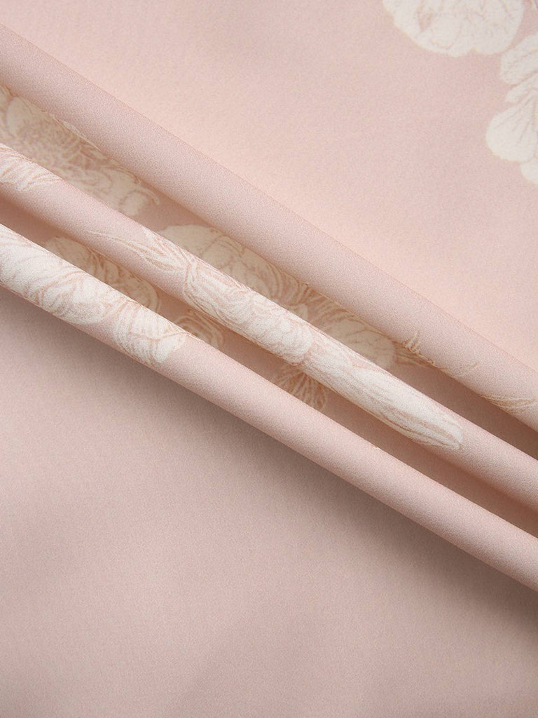 Robe rose sans manches à col V et ceinture florale années 1940