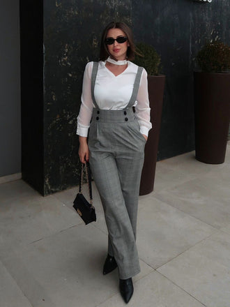 Chemisier manches bouffantes satin et pantalon bretelles à carreaux années 1940