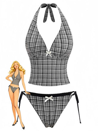Maillot de bain tankini noir à carreaux de style vintage, avec un décolleté dos nu en V profond et un design inspiré des années 1960, parfait pour les vacances à la plage et la détente au bord de la piscine.