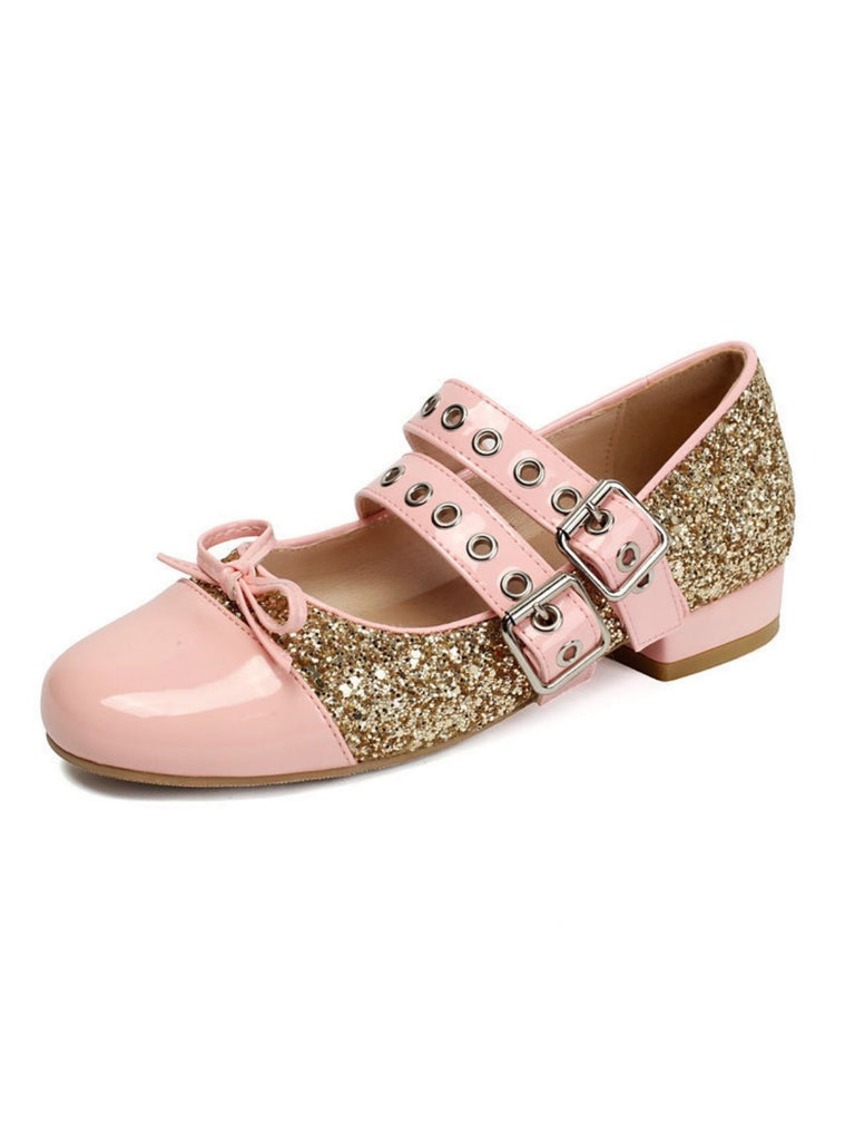 Chaussure rose et or à paillettes avec un nœud sur fond blanc