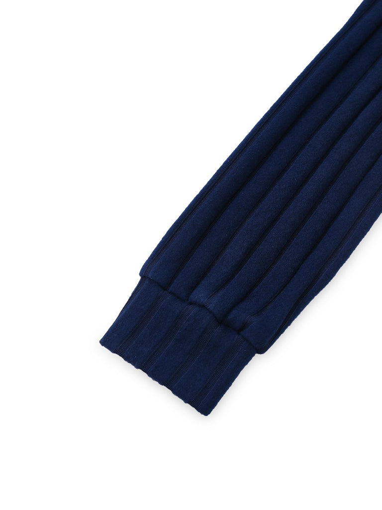 Robe à capuche en tricot côtelée et découpes avec cape des années 1940