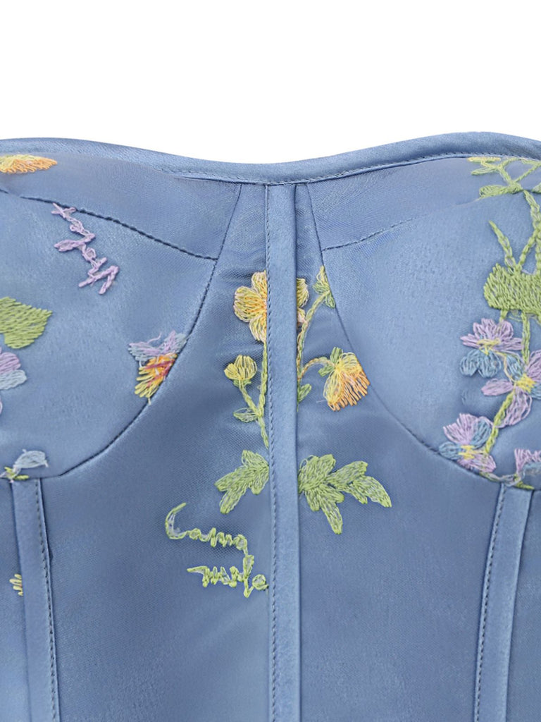 Robe longue à manches longues en maille brodée de fleurs bleues années 1930