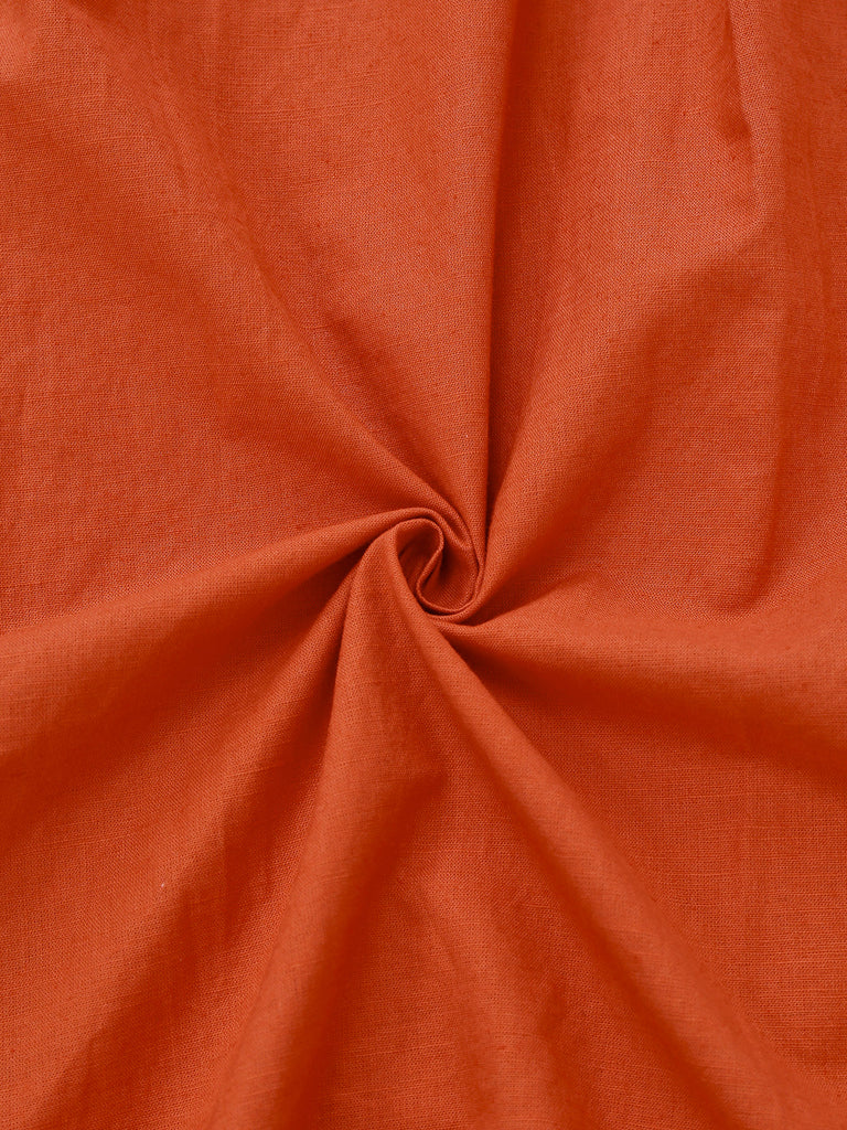 Robe unie orange à col en V et boutons et broche années 1940
