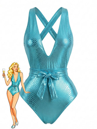 Un maillot de bain une pièce bleu sarcelle métallisé orné d'un motif texturé à imprimé serpent, d'un décolleté en V plongeant, de bretelles croisées et d'une ceinture assortie à nouer à la taille.