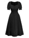 Robe noire à manches bouffantes sur fond blanc