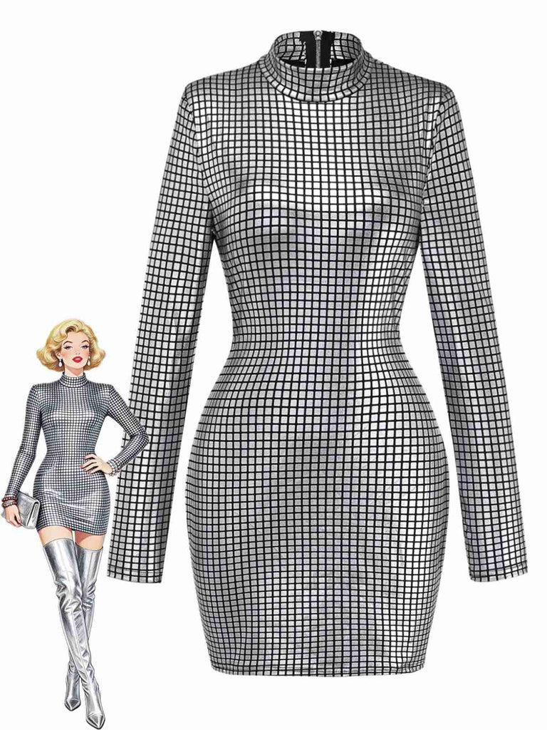 Robe courte argentée glamour ornée de sequins carrés scintillants inspirés des années 1960 et dotée d'un col montant, idéale pour les cocktails et les soirées.