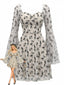 Robe courte beige fleurs décolleté cœur et manches cloche résille années 1950