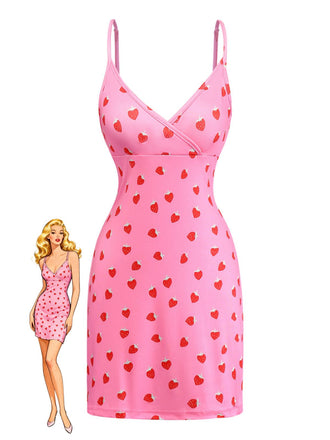Robe nuisette rose à motif de cœurs rouges sur fond blanc