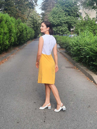 Robe blanche et jaune patchwork nœud papillon des années 1960