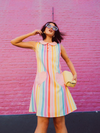 Robe à poches de cœur et rayures arc-en-ciel des années 1960