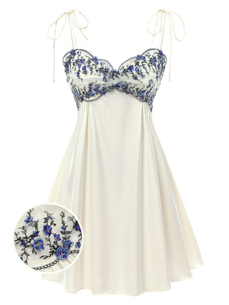 Chemise de nuit beige à bretelles à lacets brodée de fleurs années 1940