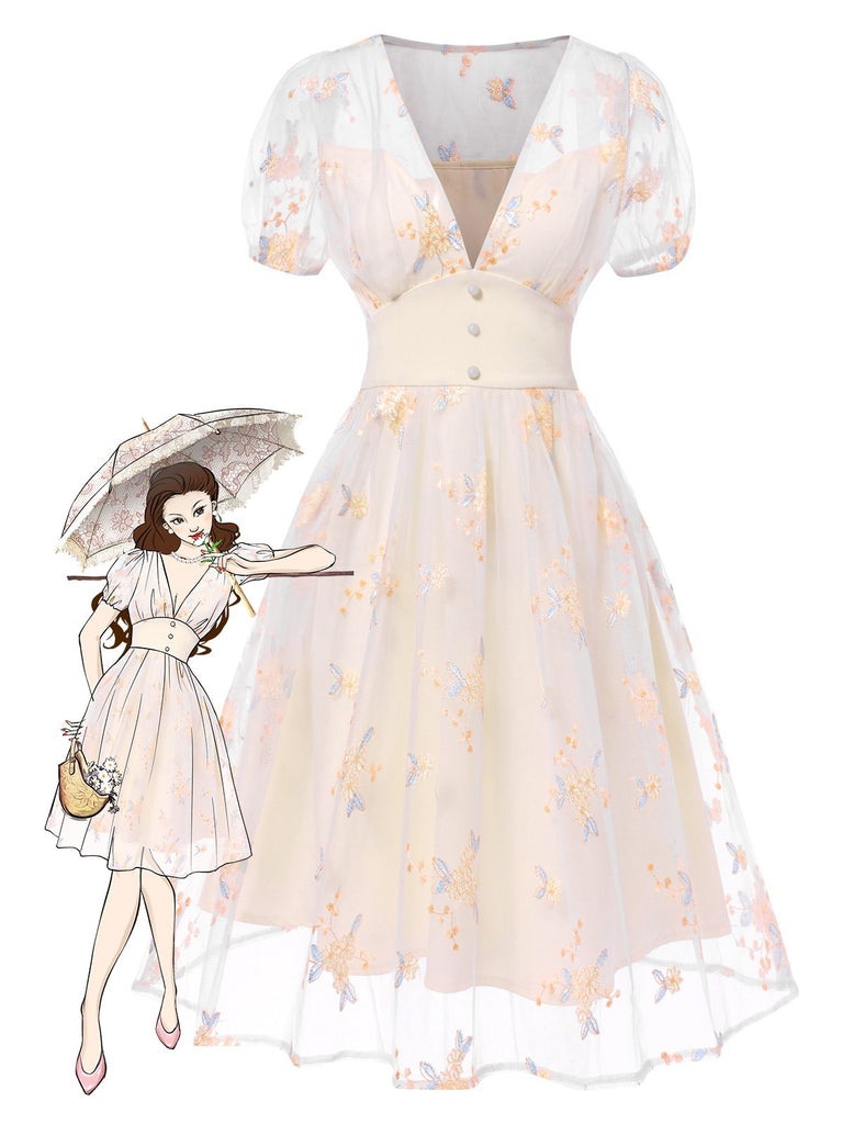 Robe blanche à fleurs brodées col V profond années 1950