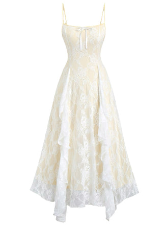 Robe beige en dentelle fleurie à volants et nœud années 1940