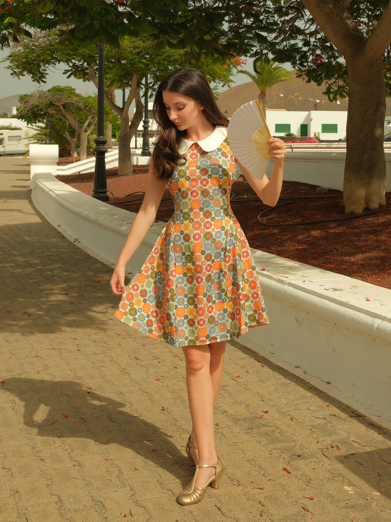 Robe orange col claudine marguerite des années 1960