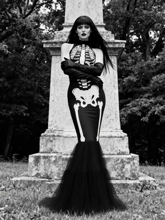 Robe queue de poisson noire et squelette années 1930