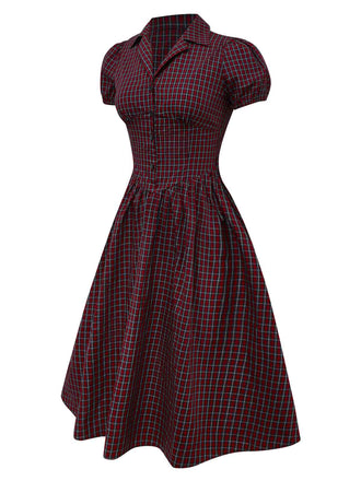 Robe rouge en coton à carreaux et revers années 1950