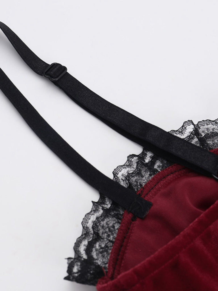 Robe de Noël bordeaux gothique en velours chaînes et strass années 1950