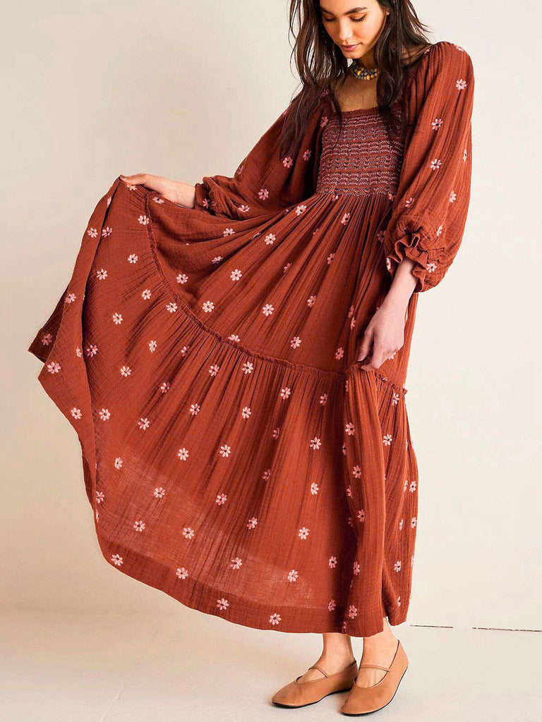 Robe manches lanterne brodées de fleurs des années 1940