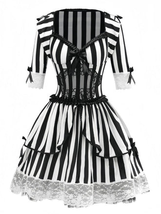 Robe noire et blanche à rayures en dentelle patchwork années 1970