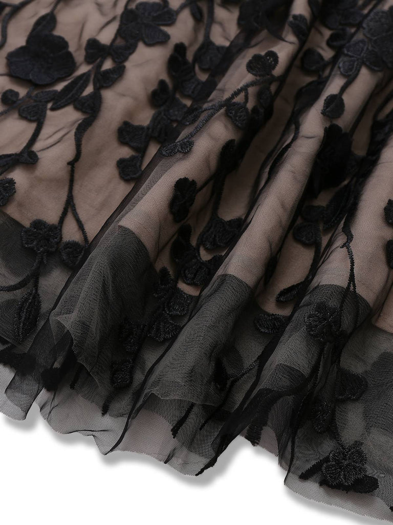 Robe bustier noire en maille florale 3D des années 1950